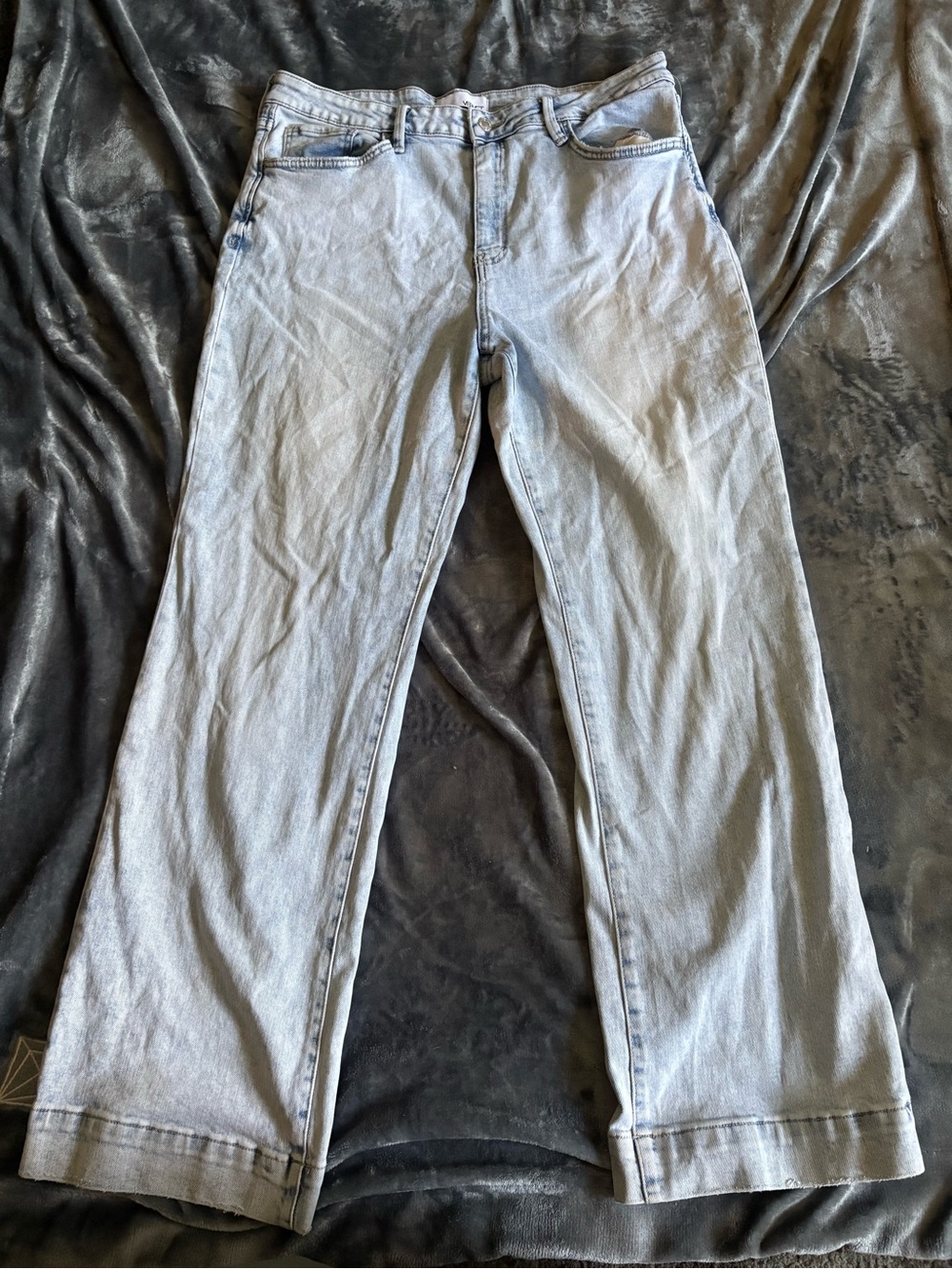 Vervet light blue wide legged jeans. Size. 34